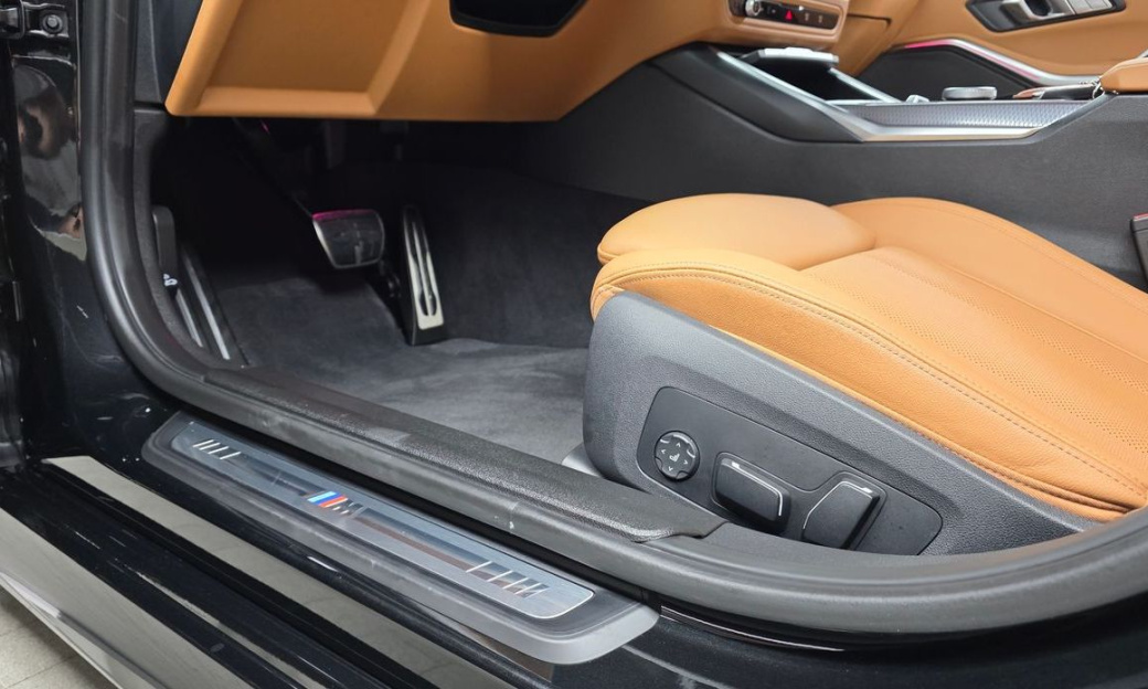 BMW 3-Series 320i M Sport, 2025