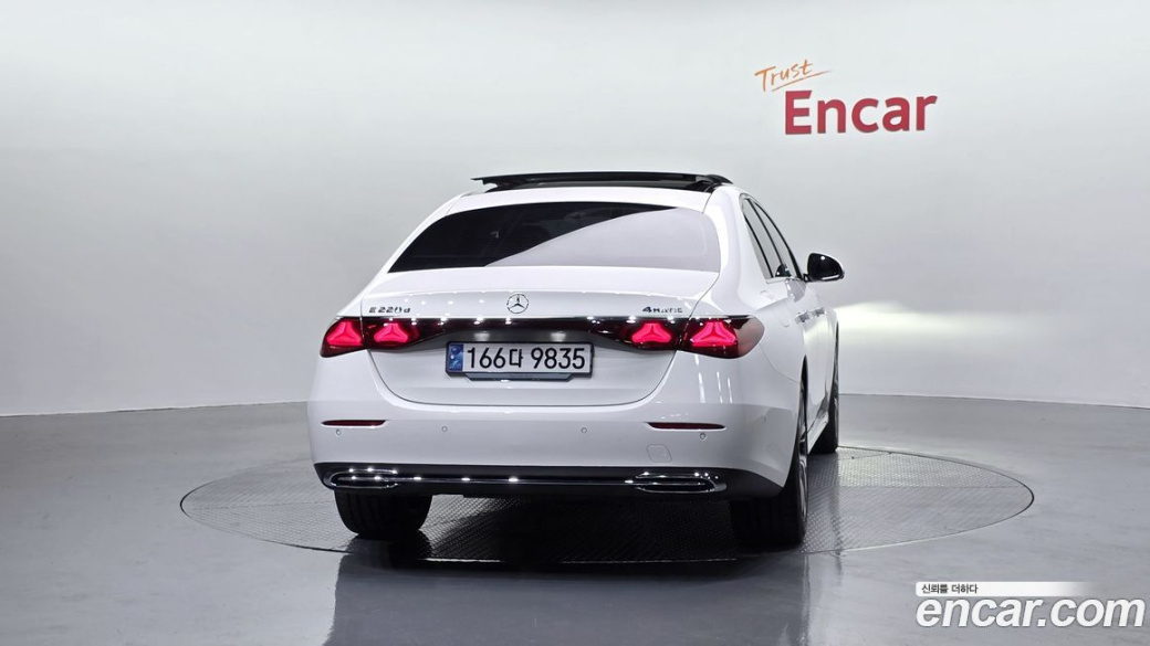 Mercedes-Benz E-Class E220d 4MATIC Exclusive, 2025