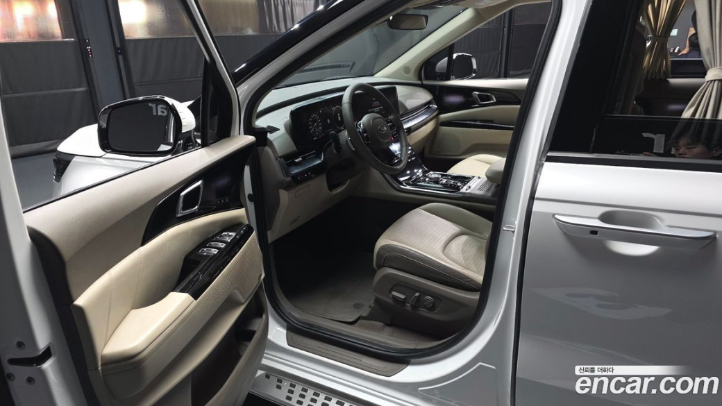 Kia Carnival 9-Seater Hi-Limousine, 2021