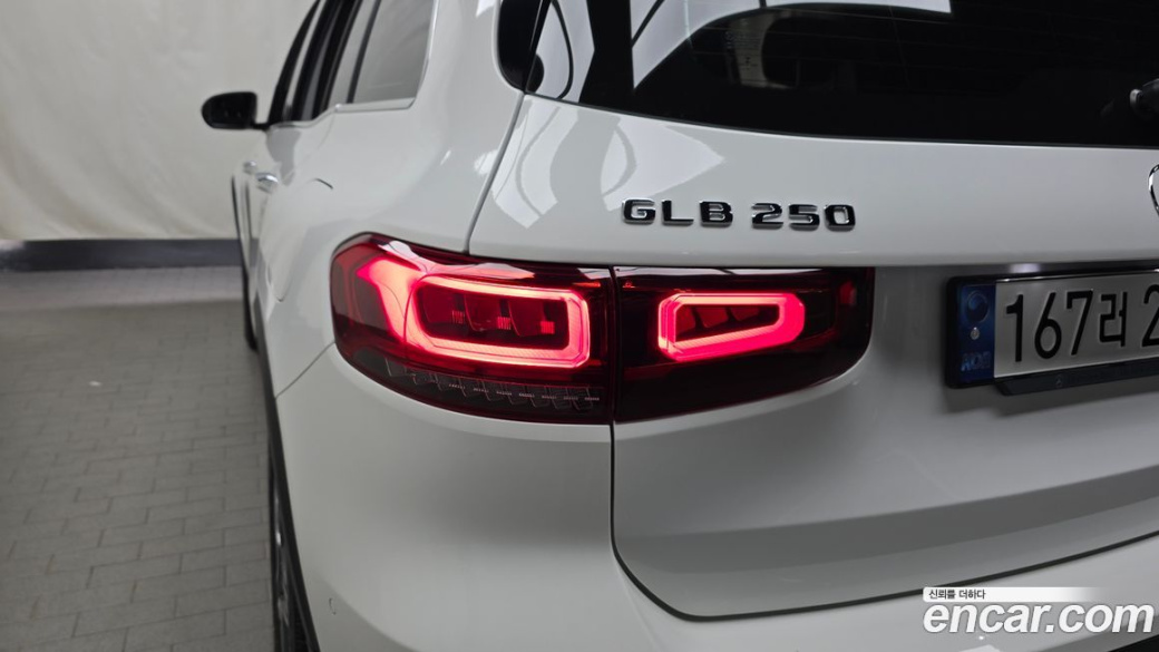 Mercedes-Benz GLB-Class GLB250 4MATIC, 2021