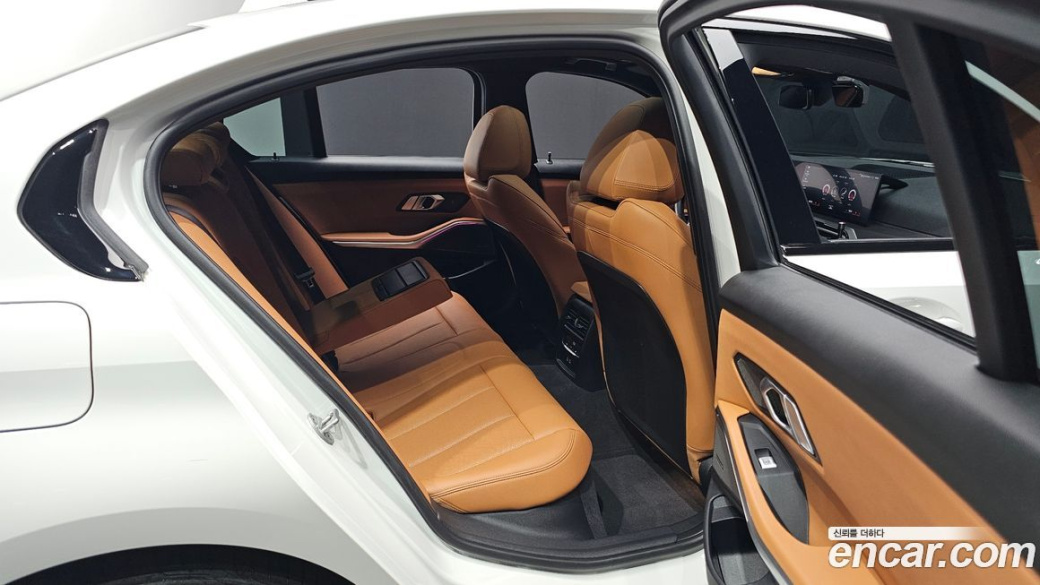 BMW 3-Series 320i M Sport, 2024