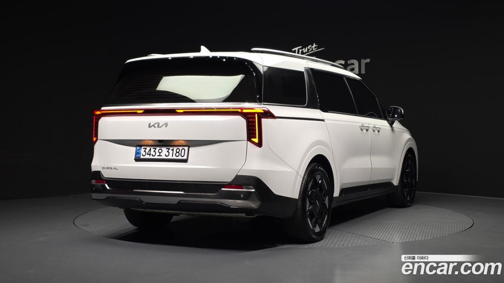 Kia Carnival 9-Seater Signature, 2024