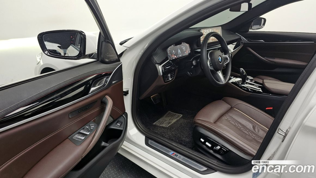 BMW 5-Series 530i xDrive M Sport Package, 2023