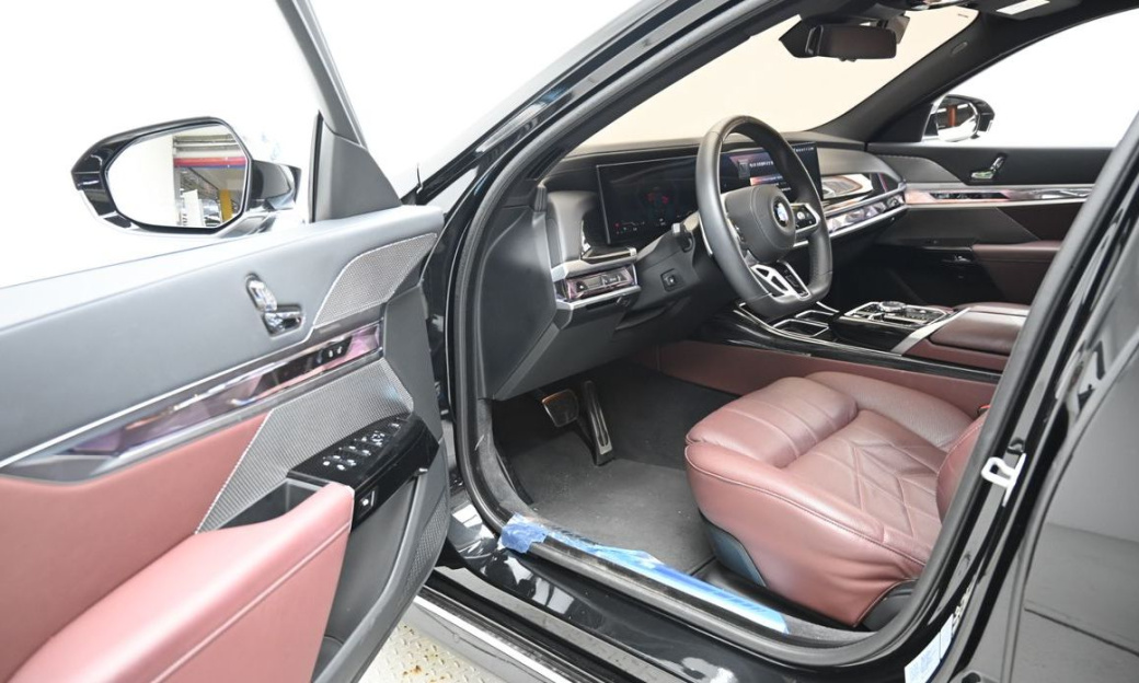 BMW 7-Series 740d xDrive M Sport, 2025