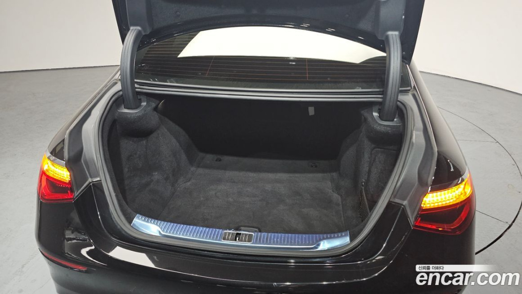 Mercedes-Benz S-Class S350 d, 2023
