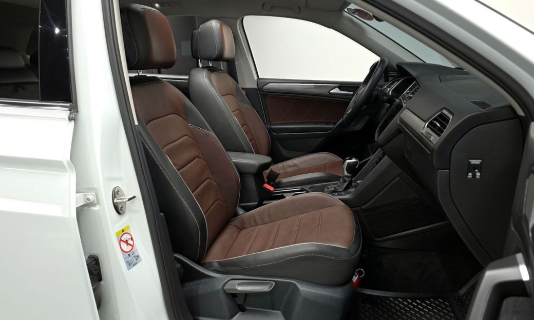 Volkswagen Tiguan 2.0 TSI Prestige, 2024