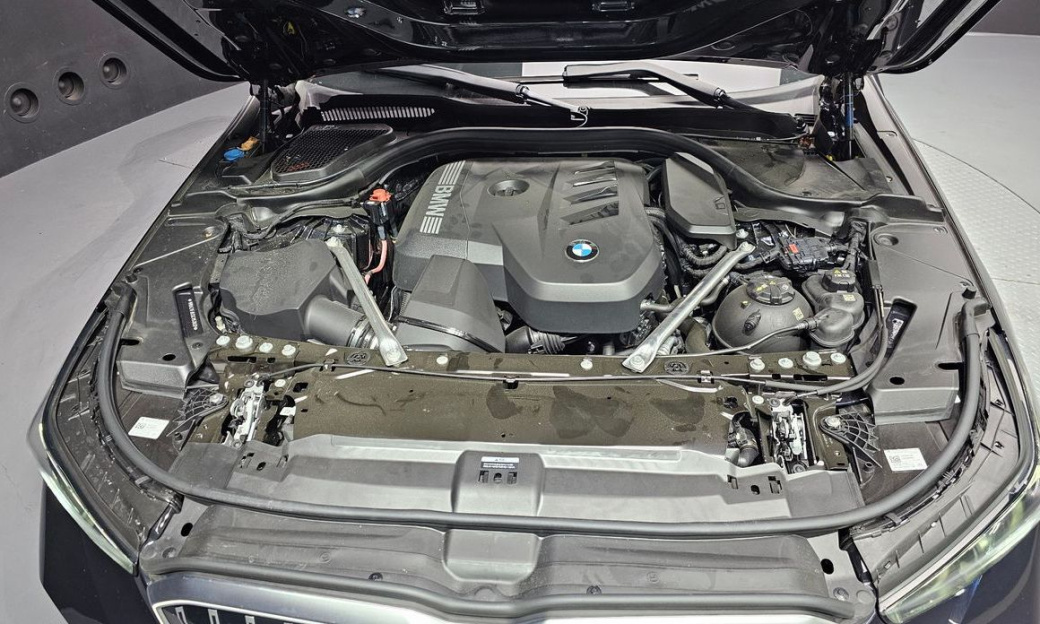 BMW 5-Series 520i M Sport, 2025