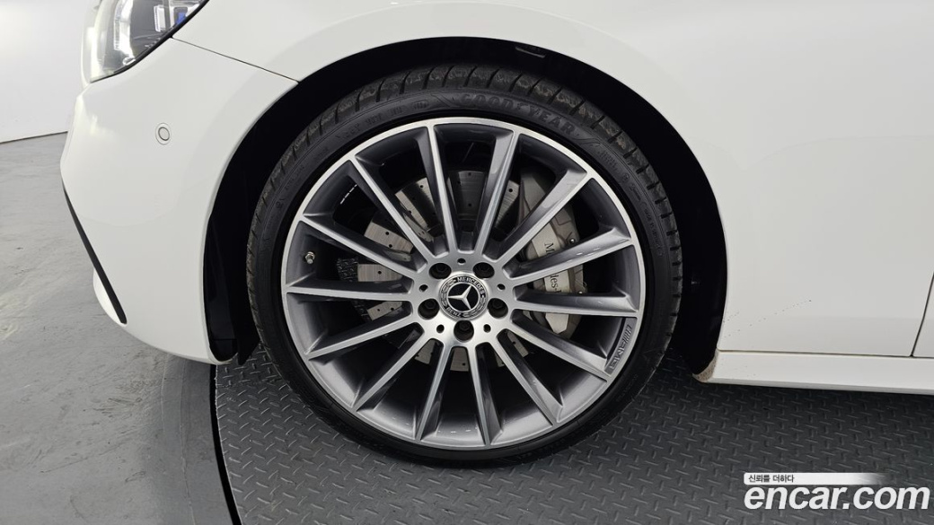 Mercedes-Benz E-Class E350 4MATIC AMG Line, 2021