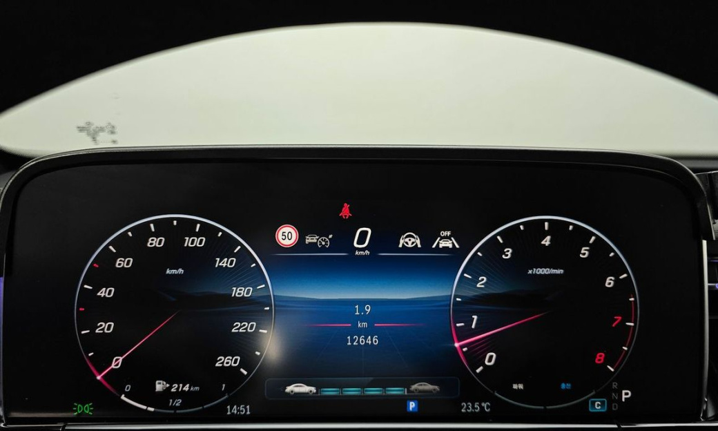 Mercedes-Benz E-Class E300 4MATIC AMG Line, 2025