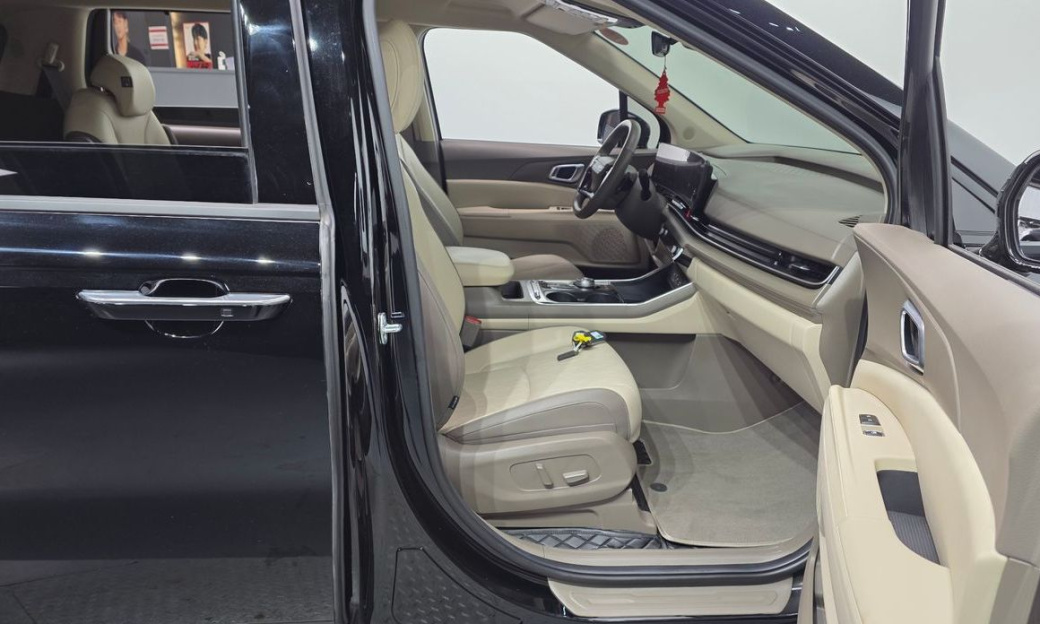 Kia Carnival 9-Seater Noblesse, 2025