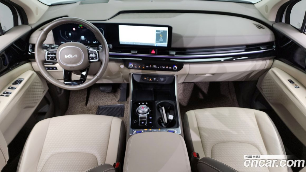 Kia Carnival 9-Seater Signature, 2024