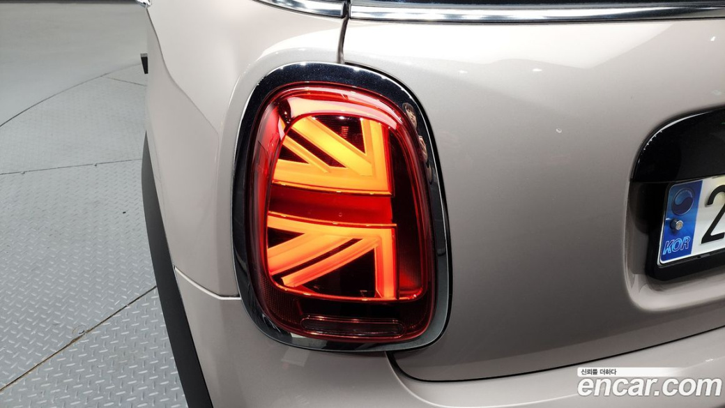 Mini Cooper Classic, 2024