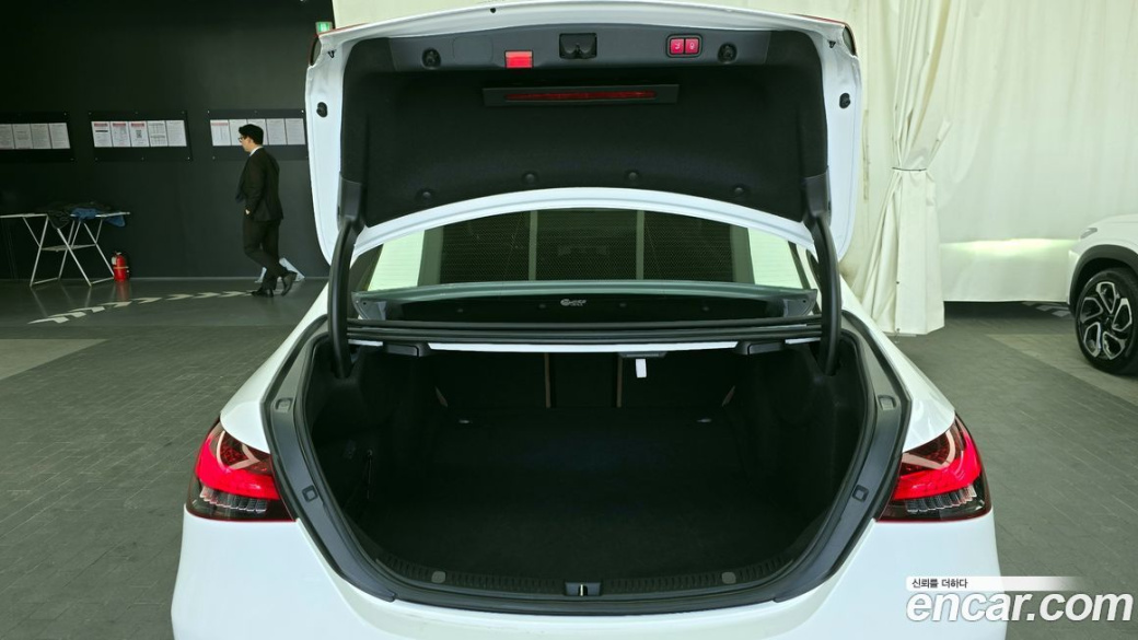 Mercedes-Benz E-Class E350 4MATIC Avantgarde, 2022