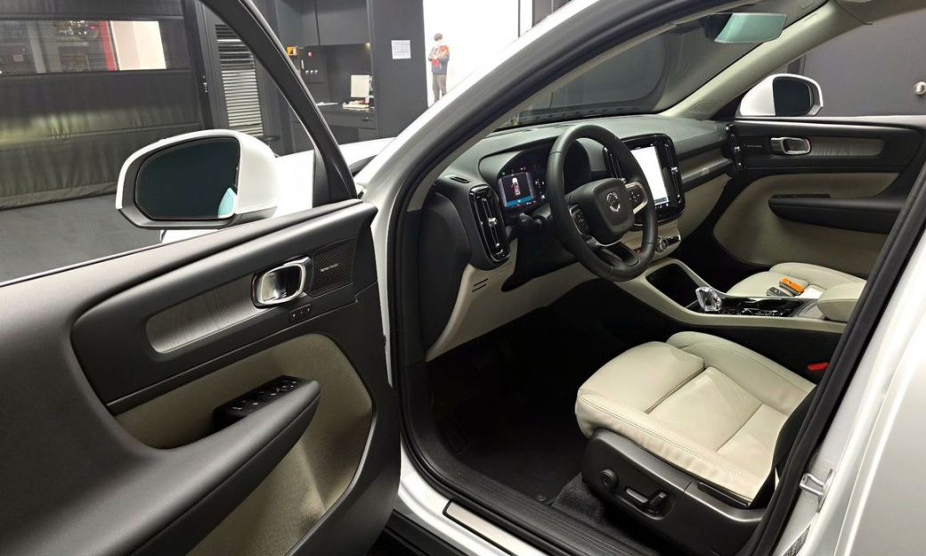 Volvo XC40 B4 Ultimate Bright, 2024