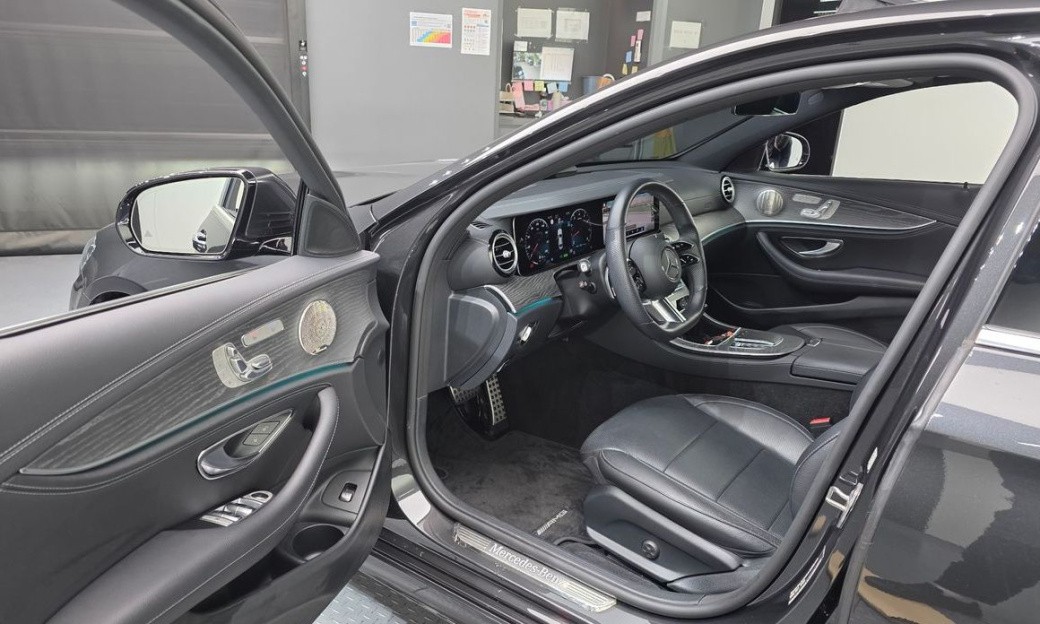 Mercedes-Benz E-Class E350 4MATIC AMG Line, 2022
