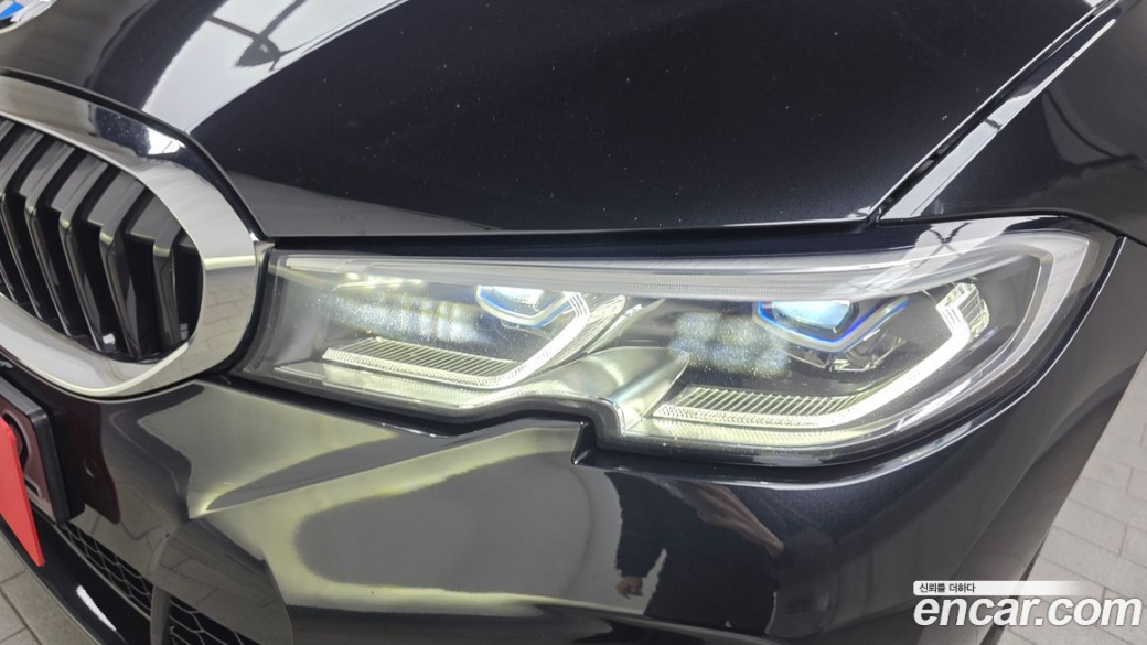 BMW 3-Series 320i Touring M Sports, 2022