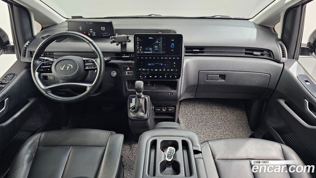 Hyundai Staria 4WD Tourer 9-Seater, 2023