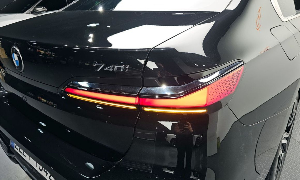 BMW 7-Series 740i xDrive M Sport, 2025
