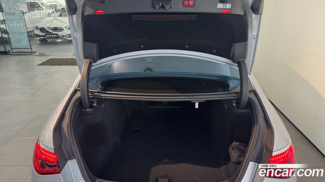 Mercedes-Benz S-Class S580L 4MATIC, 2025