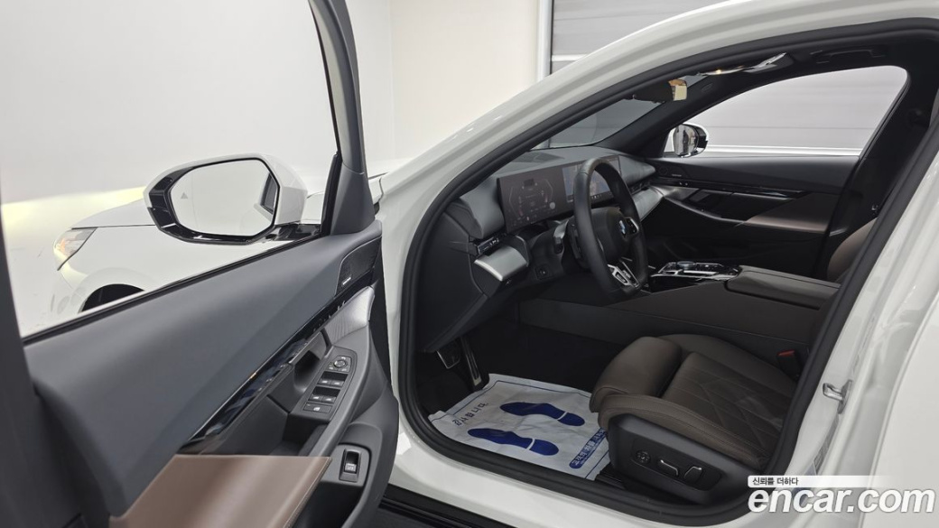 BMW 5-Series 523d M Sport, 2025