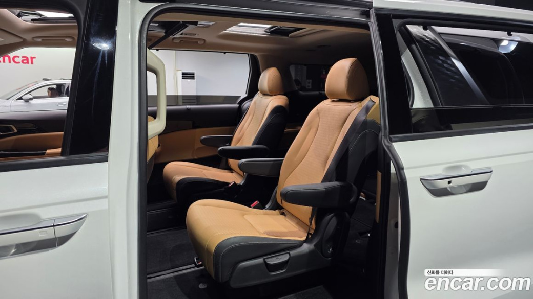 Kia Carnival 7-Seater Outdoor, 2023