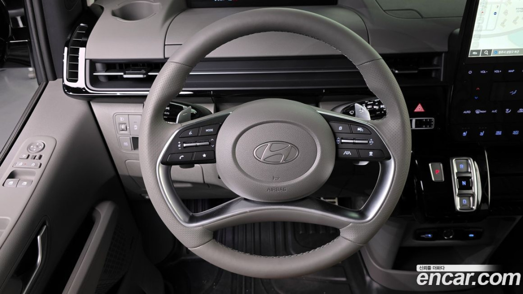 Hyundai Staria 4WD Lounge 9-Seater, 2025