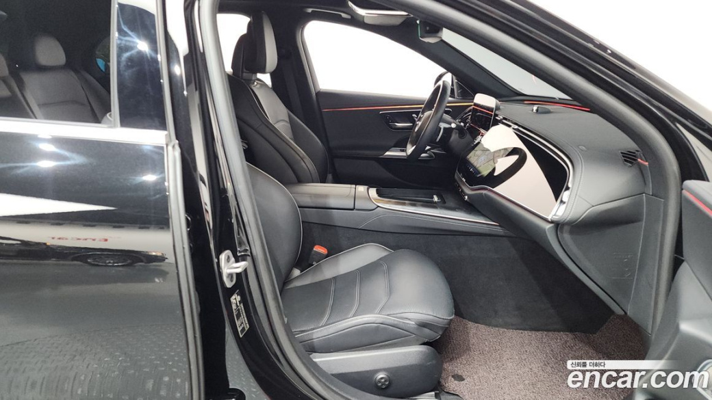 Mercedes-Benz E-Class E300 4MATIC AMG Line, 2024