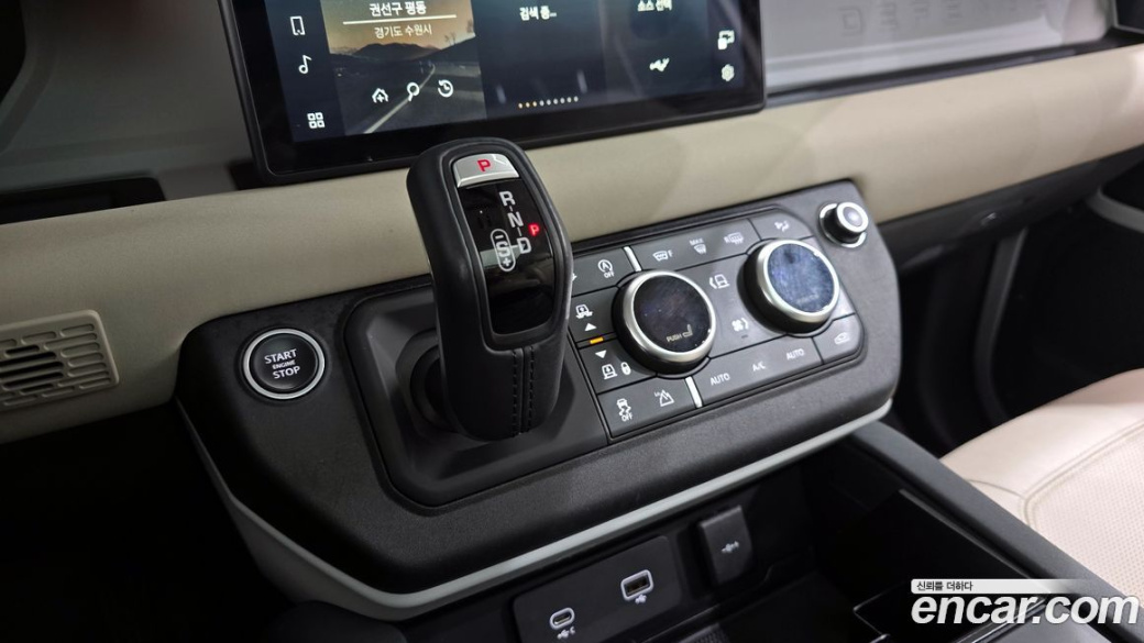 Land Rover Defender 110 D250 SE, 2022