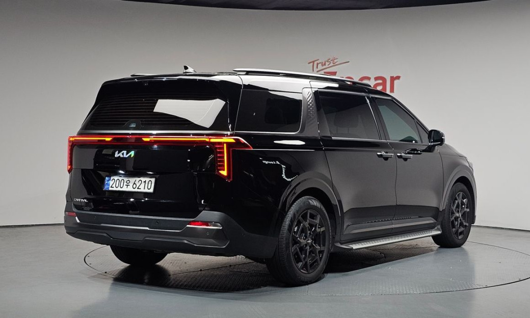 Kia Carnival 9-Seater Gravity, 2024