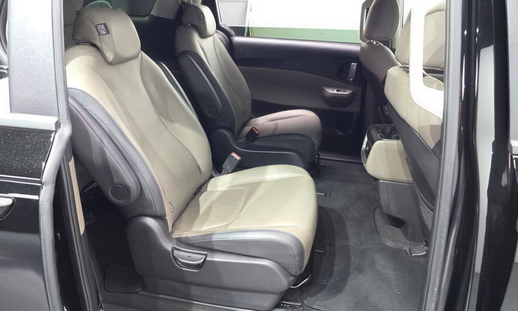 Kia Carnival 9-Seater Prestige, 2024