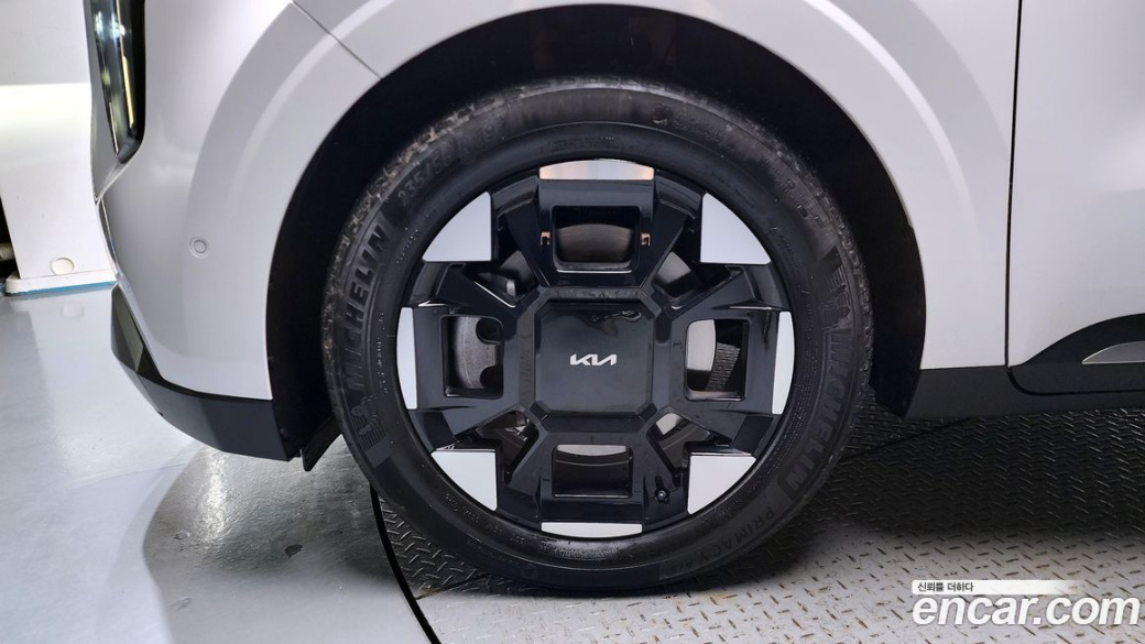 Kia Carnival 7-Seater Signature, 2024