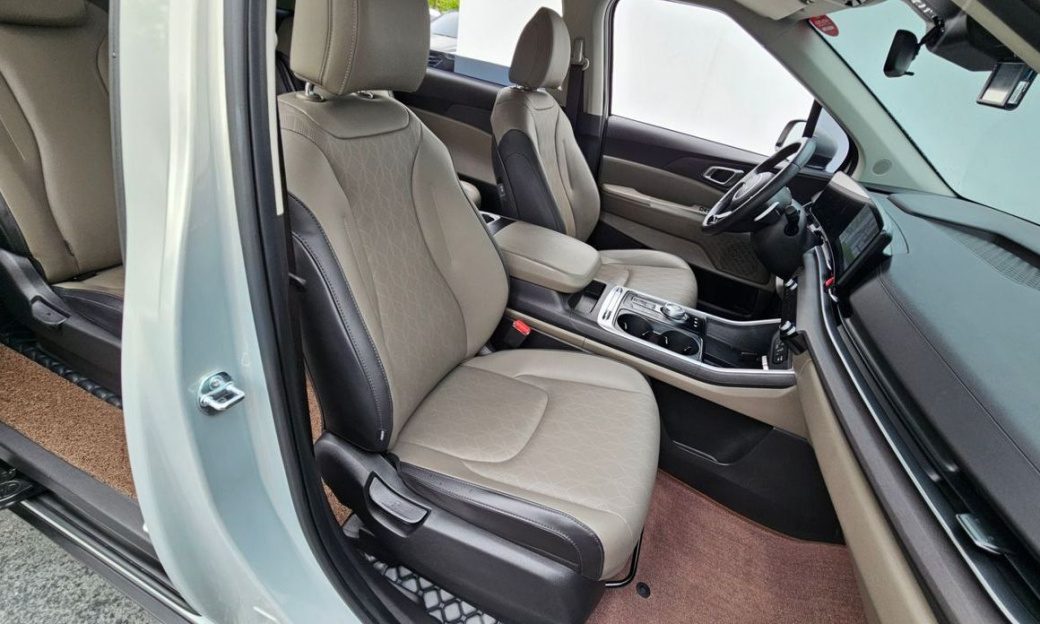 Kia Carnival 9-Seater Prestige, 2025