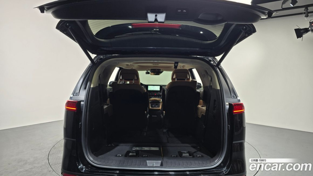 Kia Carnival 7-Seater Signature, 2023