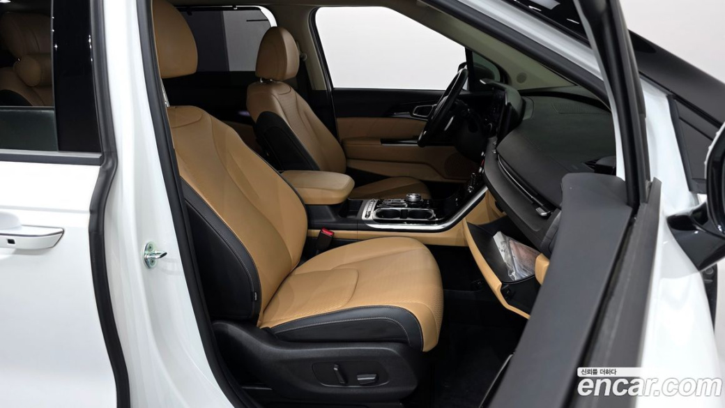 Kia Carnival 7-Seater Signature, 2023