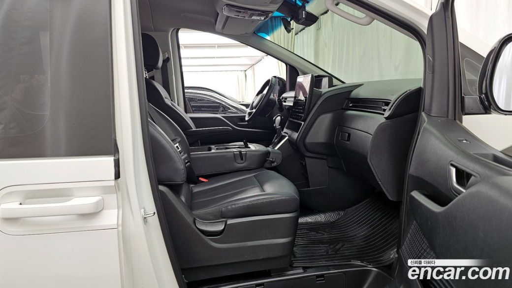 Hyundai Staria Tourer 9-Seater, 2025