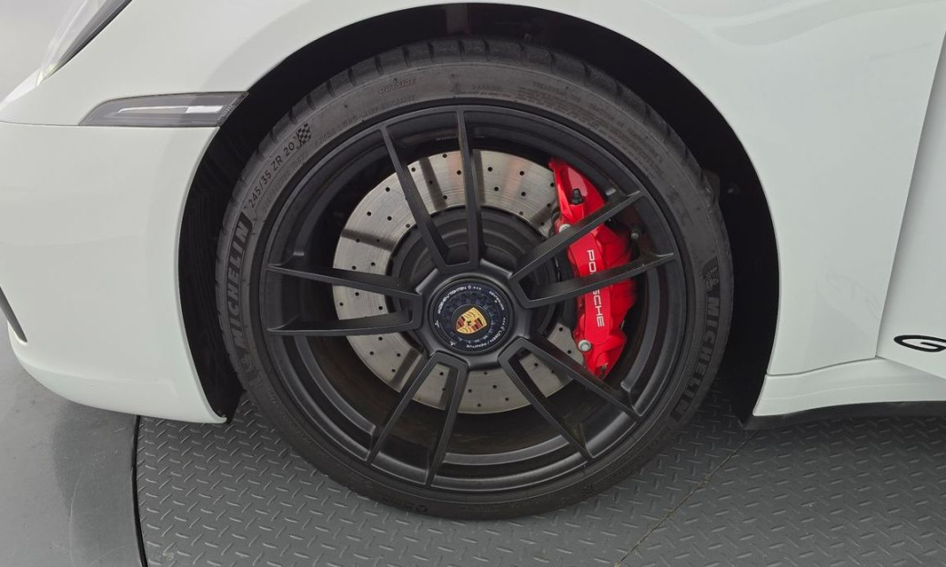 Porsche 911 Carrera 4 GTS, 2023