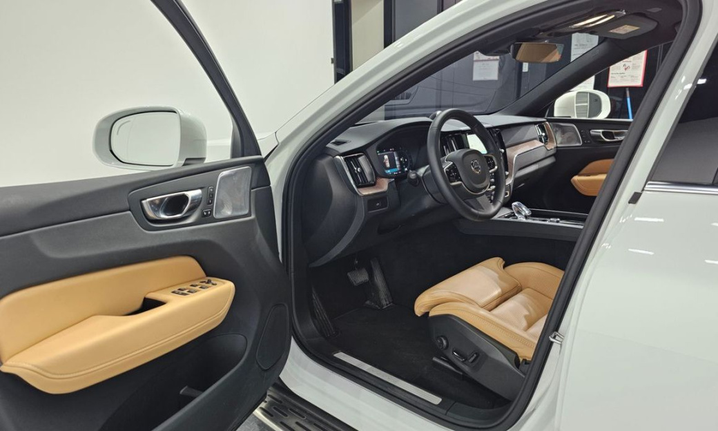 Volvo XC60 B5 Ultra Bright, 2025