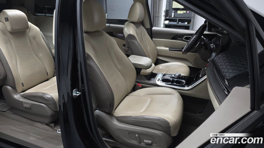 Kia Carnival 9-Seater Signature, 2022