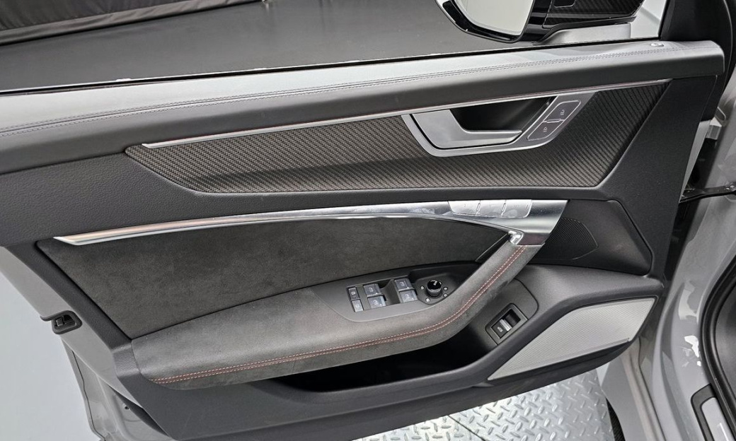 Audi RS6 4.0 TFSI Quattro Avant Performance, 2025