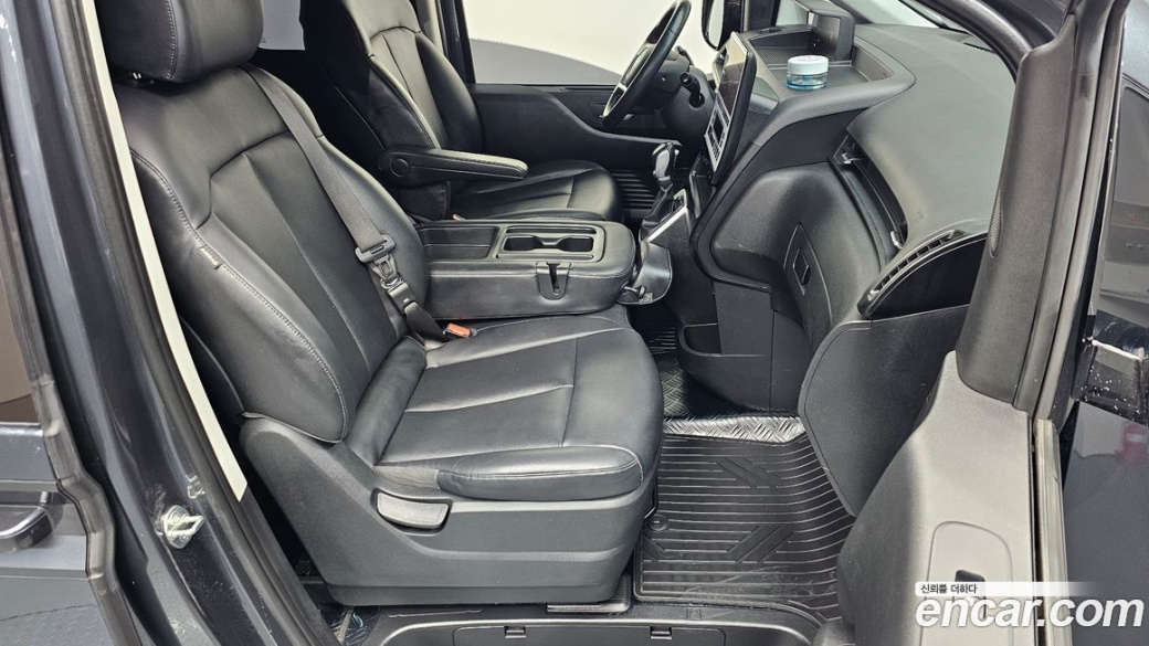 Hyundai Staria 4WD Tourer 11-Seater, 2023