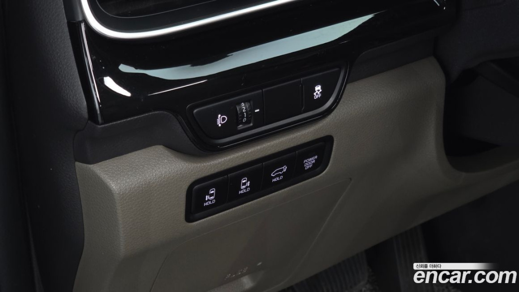 Kia Carnival 9-Seater Gravity, 2025