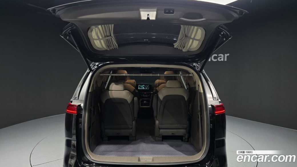 Kia Carnival 9-Seater Hi-Limousine, 2023