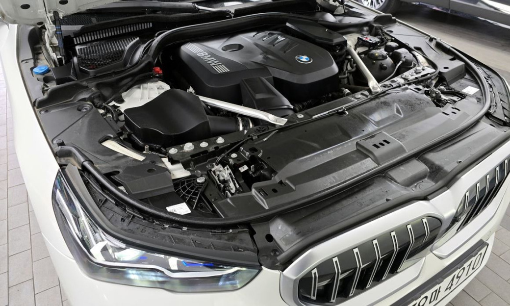 BMW 5-Series 520i, 2024