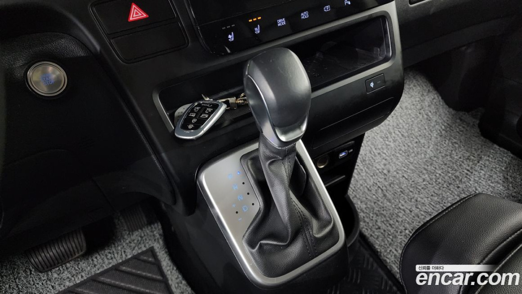 Hyundai Staria 4WD Tourer 11-Seater, 2024