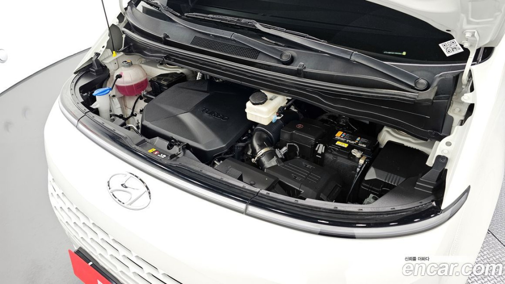 Hyundai Staria 4WD Tourer 9-Seater, 2023