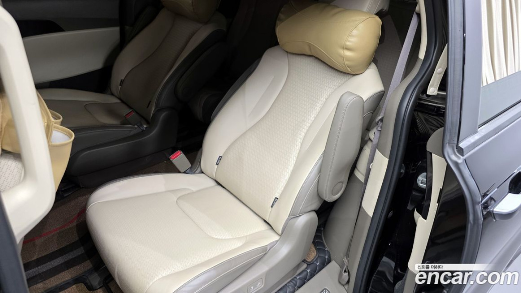 Kia Carnival 9-Seater Hi-Limousine, 2022
