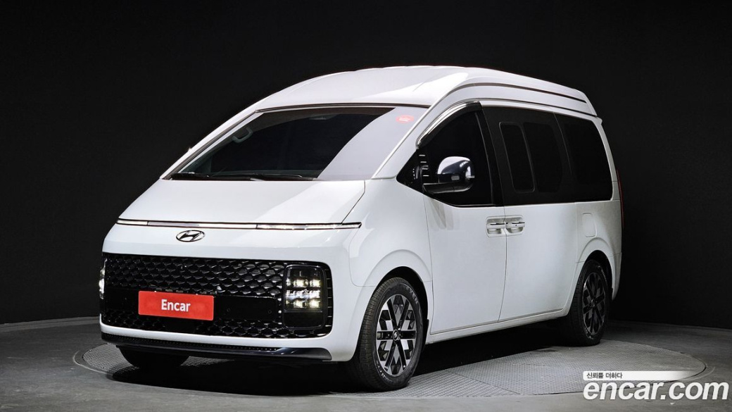 Hyundai Staria 4WD Lounge 7-Seater, 2023