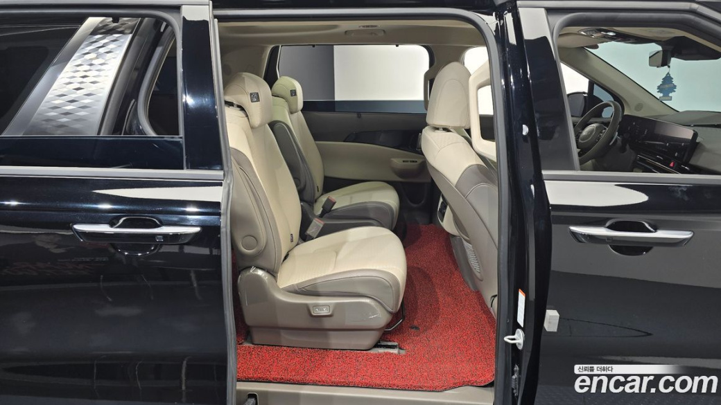 Kia Carnival 9-Seater Signature, 2024