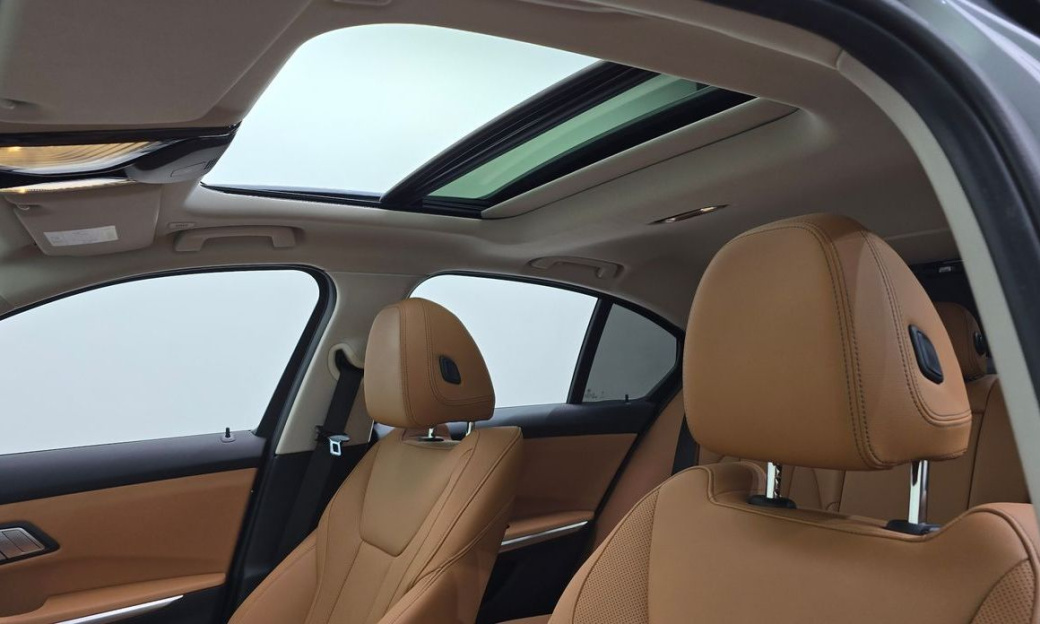BMW 3-Series 320i, 2025
