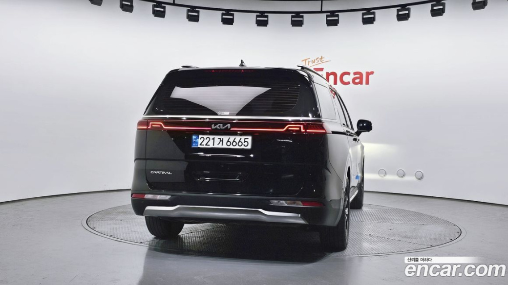 Kia Carnival 9-Seater Signature, 2023